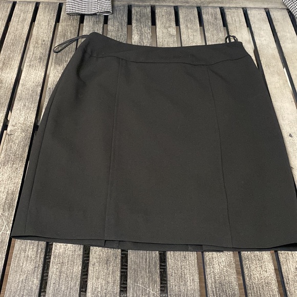 Jones of New York suit Jacket & Skirt - Picture 3 of 7